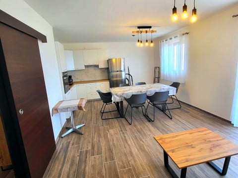Wohnung in Novi Vinodolski mit Gemeinsamem Garte
