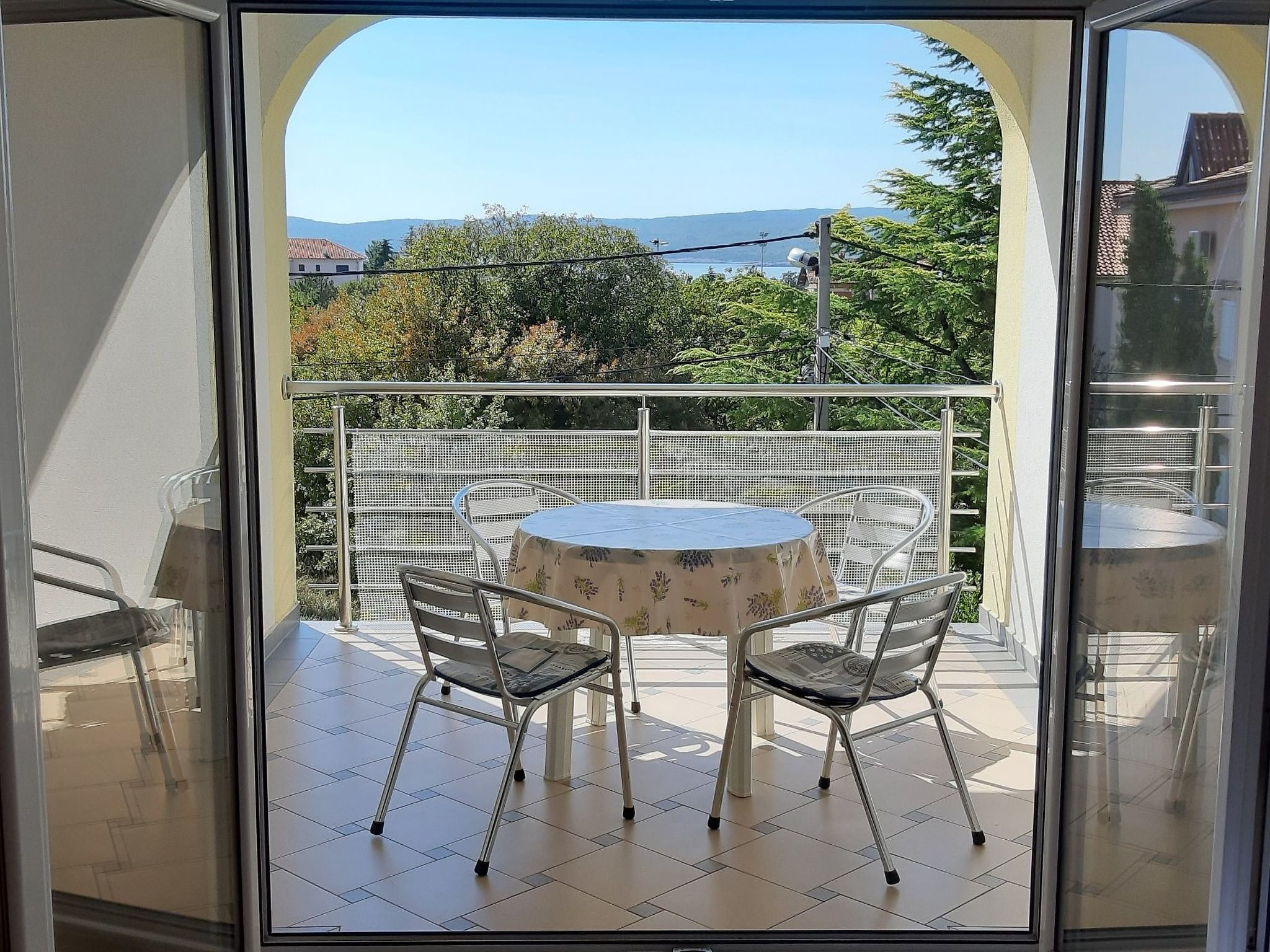 Helle Wohnung in Selce mit Terrasse