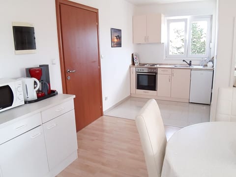 Helle Wohnung in Selce mit Terrasse
