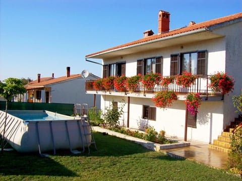 Ruhige Wohnung in dem charmanten Dorf Škitača