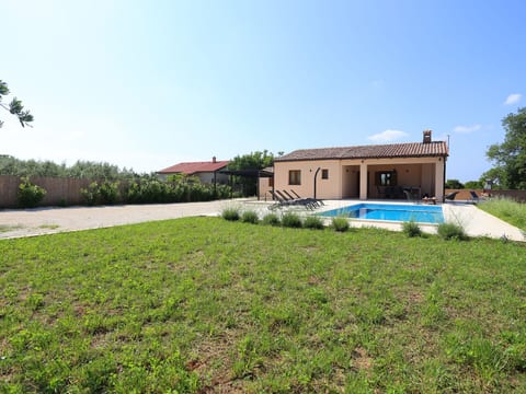 Haus Nina mit beheiztem Schwimmbad