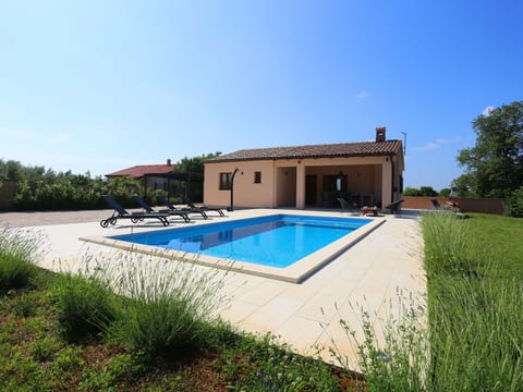 Haus Nina mit beheiztem Schwimmbad