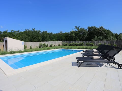 Haus Nina mit beheiztem Schwimmbad
