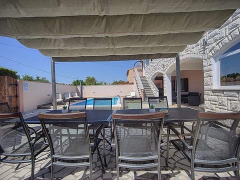 Villa mit Garten, Grill und Terrasse