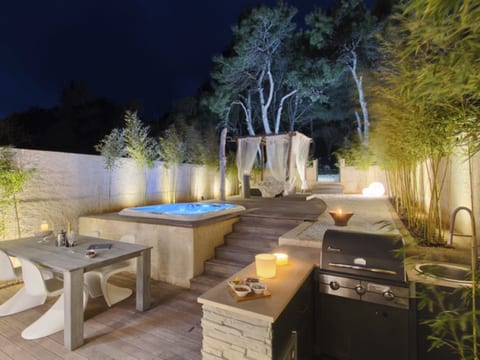 Stylisches Haus mit Dachterrasse, Bar und Hot Tub