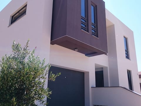Luxusvilla Sunrise Premantur mit Pool