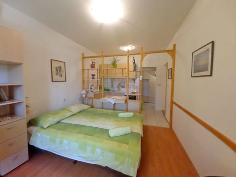 Schönes Apartment in Pješčana Uvala, Strand in der Nähe
