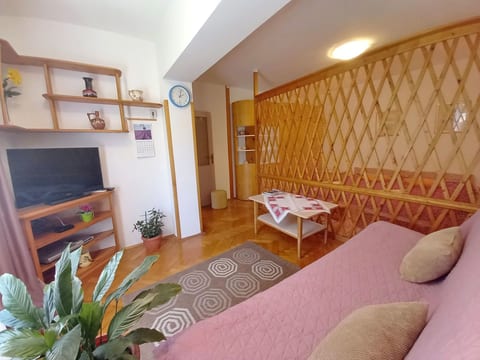 Wohnung in Pješčana Uvala, 500 m vom Strand entfernt