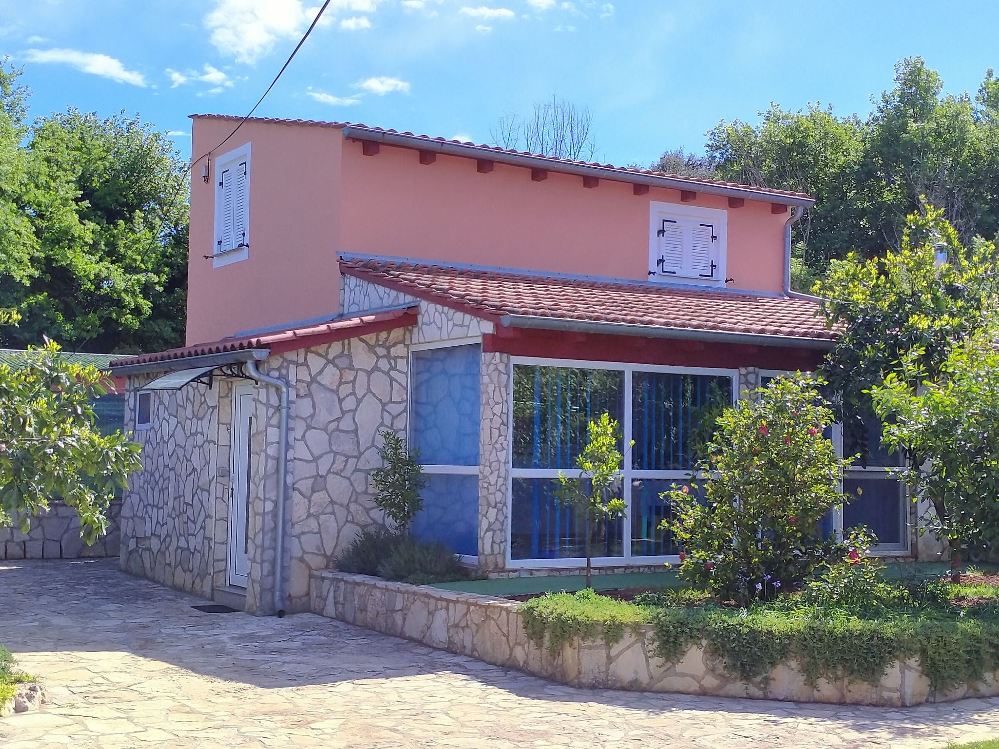 Komfortables Ferienhaus in Sisan