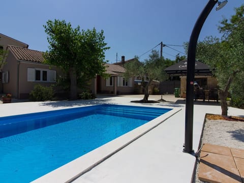 AQUA mit Pool
