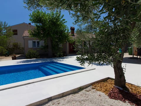 AQUA mit Pool
