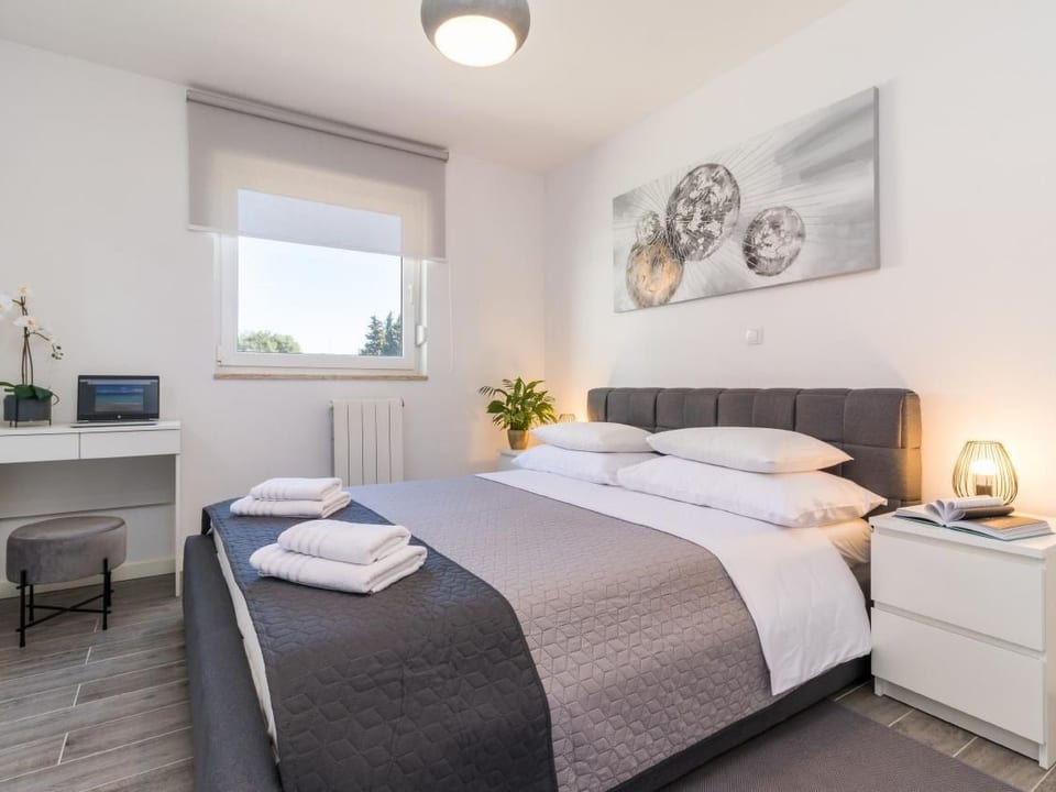 Wohnung mit Blick auf das Wasser - Pula