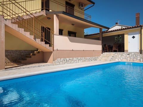 Ferienvilla mit Pool in Pula