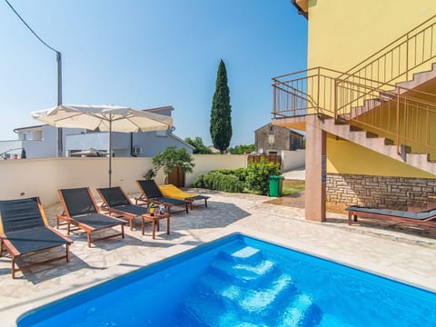 Ferienvilla mit Pool in Pula