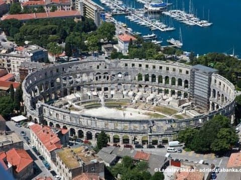 Gemütliche Wohnung in Stoja mit Möbliertem Balkon