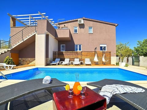 Ferienvilla 'Villa Nikolina' mit privatem Pool