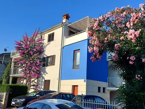 Geräumige charmante Wohnung in der Nähe des Meeres