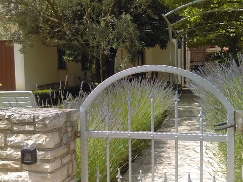 Wohnung in Fazana mit Garten, Grill und Terrasse