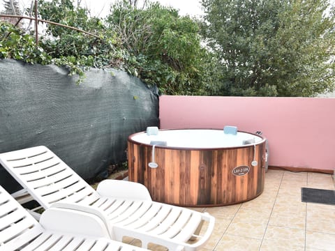 Ruhiges Ferienhaus mit Balkon und Garten