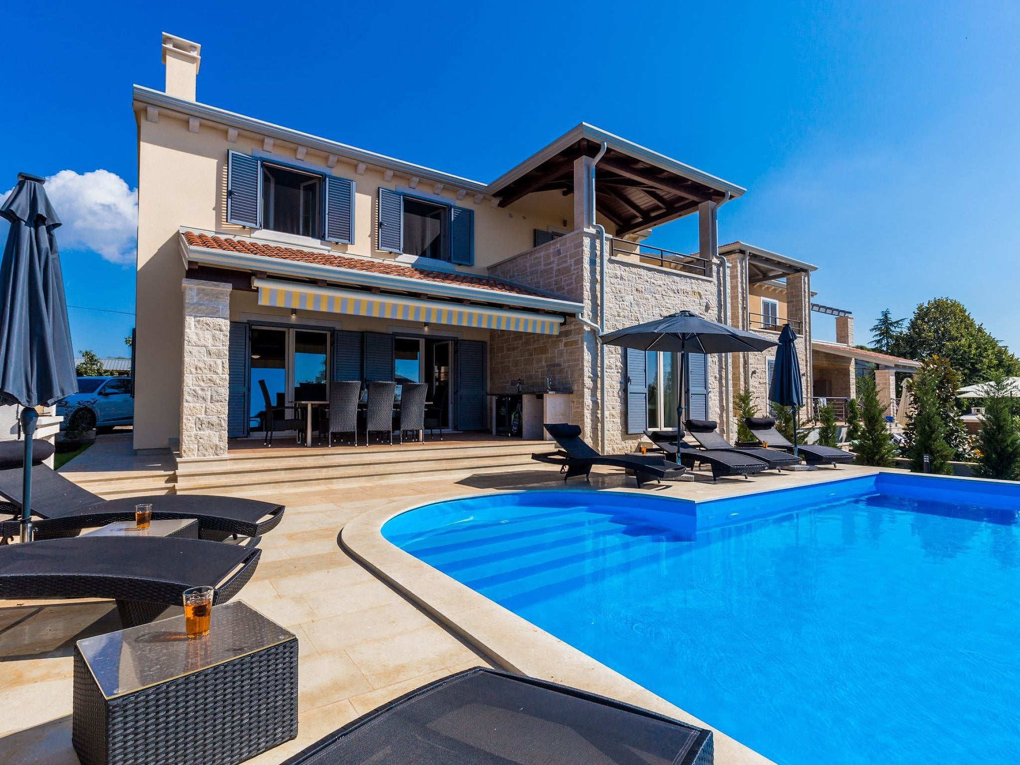 Tolles Ferienhaus in Deklići mit Privatem Pool