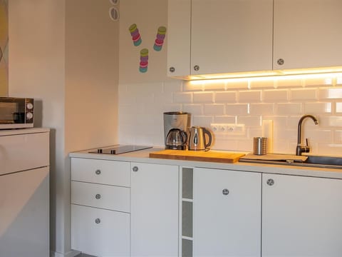 Moderne Ferienwohnung mit Balkon, nur 500 Meter von Meer und Strand entfernt
