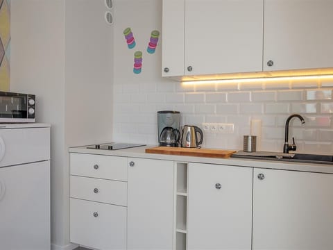 Moderne Ferienwohnung mit Balkon, nur 500 Meter von Meer und Strand entfernt