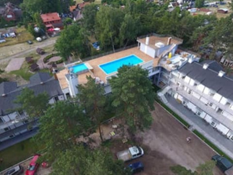 "Apartment 18B" mit Schwimmbad