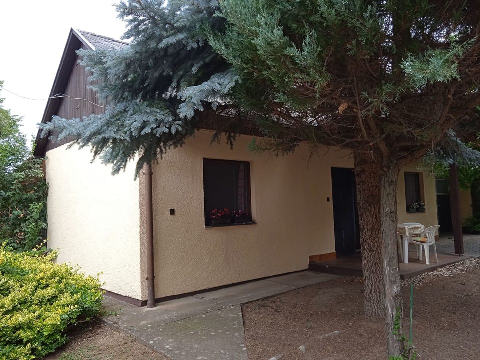 Kleines Ferienhaus in einer ruhigen Strasse - Balatonboglár