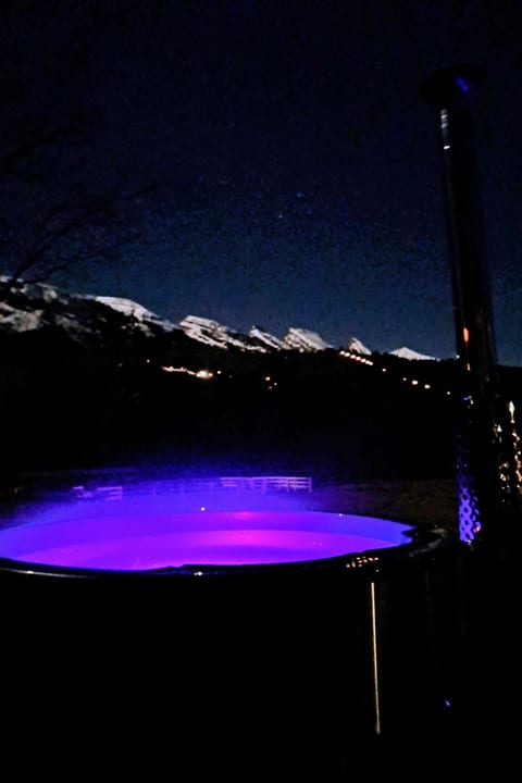 Chalet Chic+Hot Pot