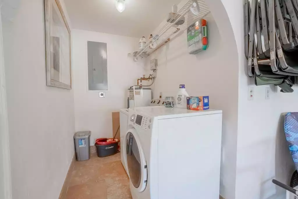 Laundry are in garagae