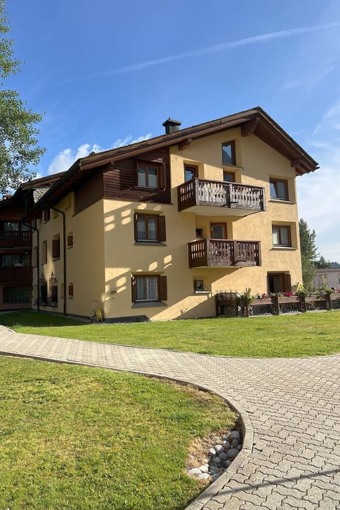 Ludains 4, APT. 25