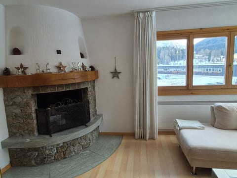 Ludains 4, APT. 25