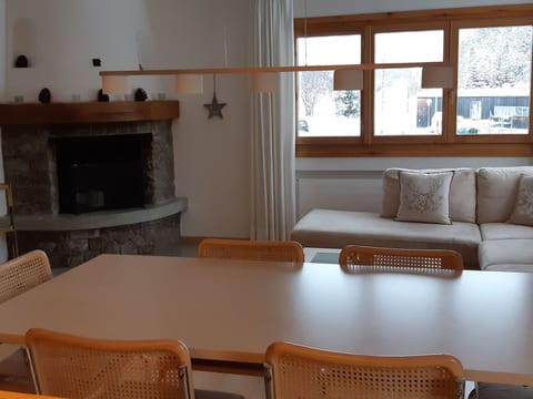 Ludains 4, APT. 25