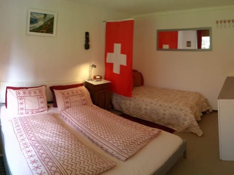 gegenüber den Staubbach Wasserfällen