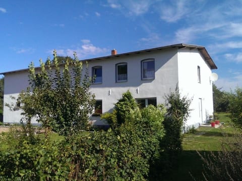 Familienfreundliche Wohnung in Vorland mit Garten