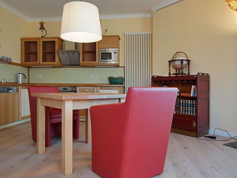 Seegang mit eingezäuntem Grundstück