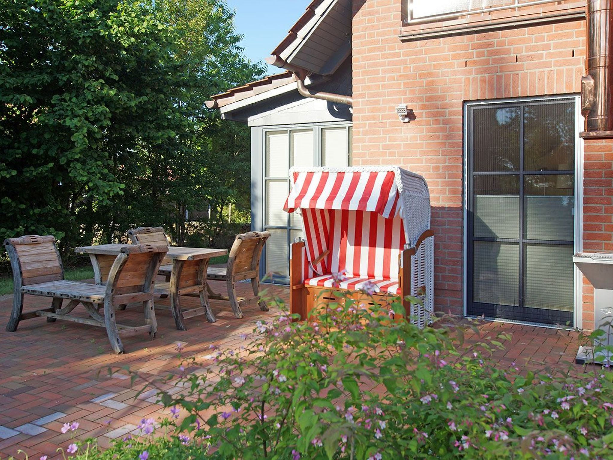 Seegang mit eingezäuntem Grundstück