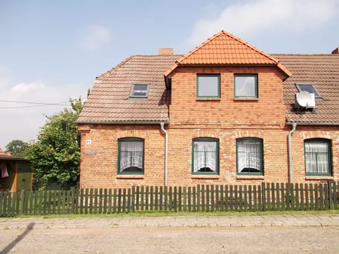 Appartement mit Garten, Grill und Terrasse