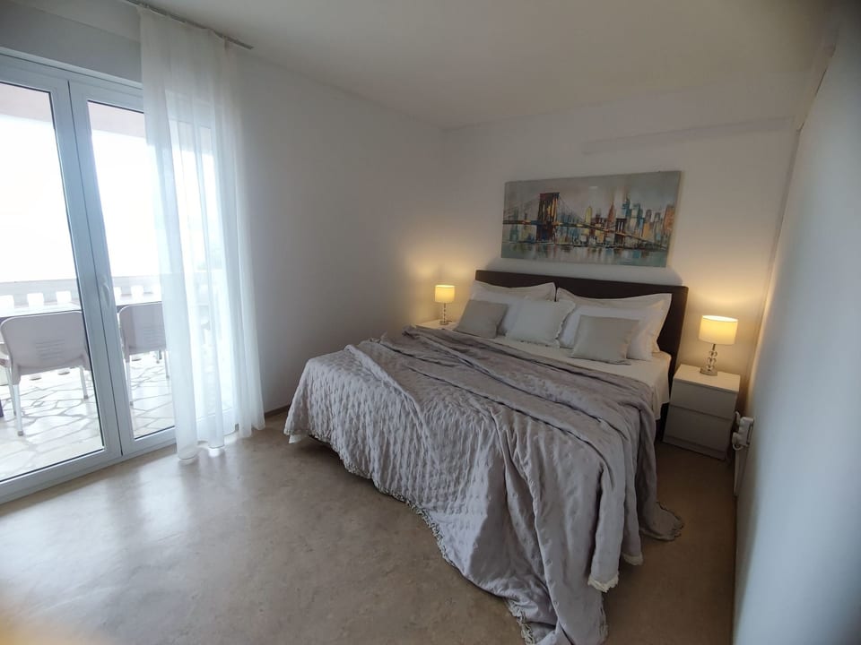 mit zwei Schlafzimmern und Pool - Grad Omiš