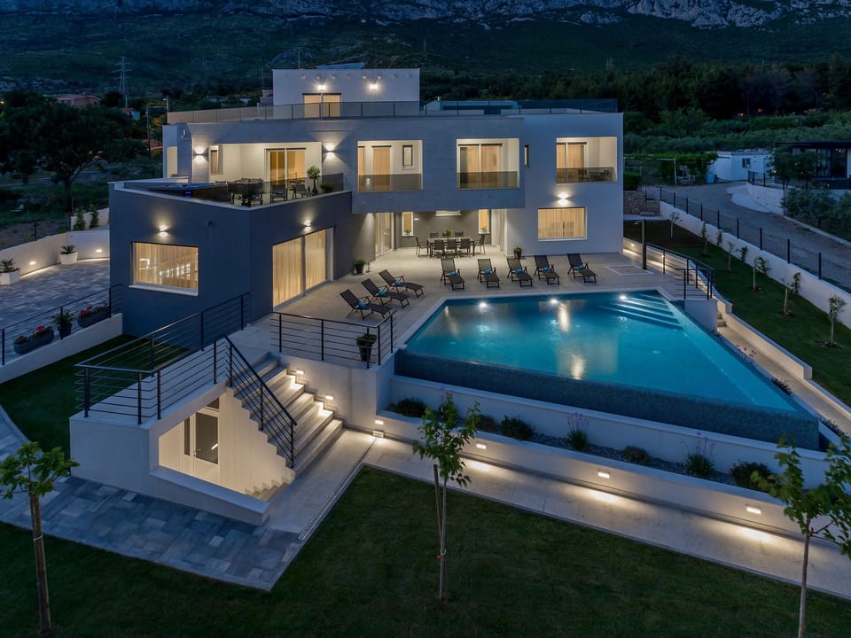 Luxeriose Villa Meri - KaÅ¡tel SuÄ‡urac
