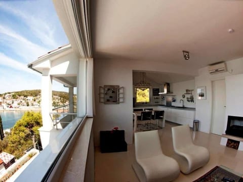 mit Balkon
