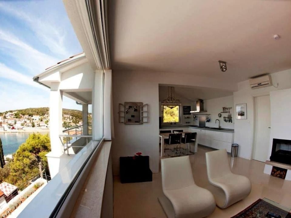 mit Balkon - Tisno