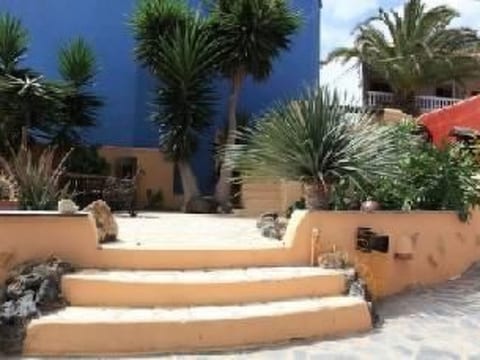 mit Terrasse
