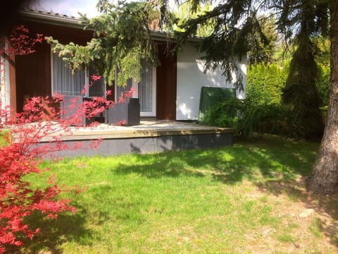 mit Garten, Grill und Terrasse