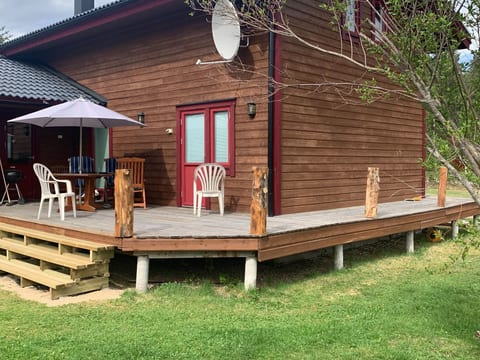 Landhaus auf großem Rasengrundstück