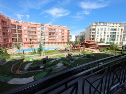 in Фрегата mit Pool