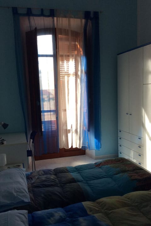 mit Balkon