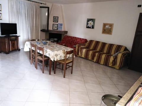 Schöne, strandnahe Wohnung in La Caletta mit Grill