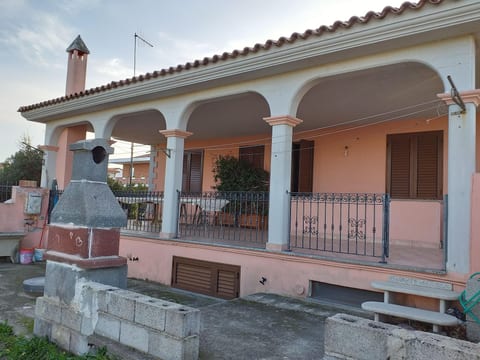 Schöne, strandnahe Wohnung in La Caletta mit Grill