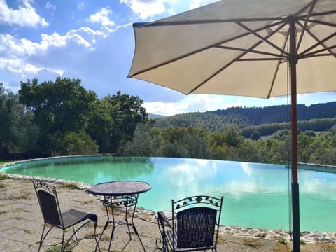 Charmantes Ferienhaus in Ciciano mit Grill, Gart